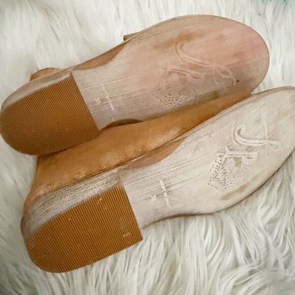 FREE PEOPLE | 'Mont Blanc' Rose Gold Metallic Asymmetrical Sandal | Size 38, 7.5 - Picture 7 of 9